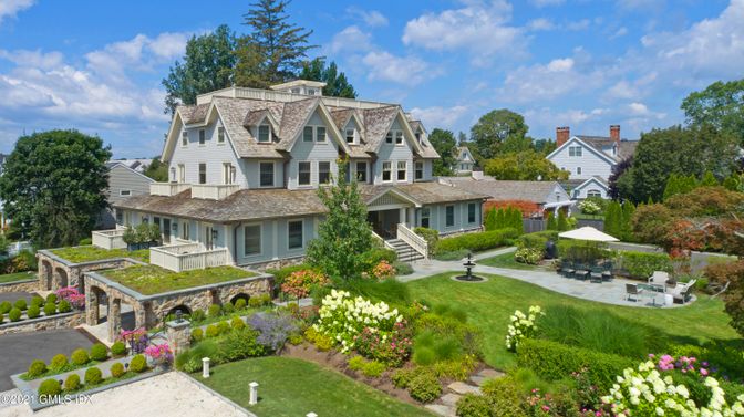 Backyard, Exterior, Facade, Queen Anne Victorian