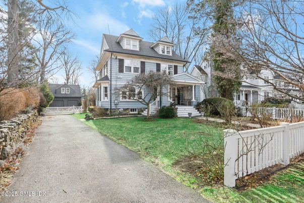 Exterior, Facade, American Foursquare
