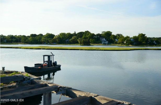 Exterior, Lake