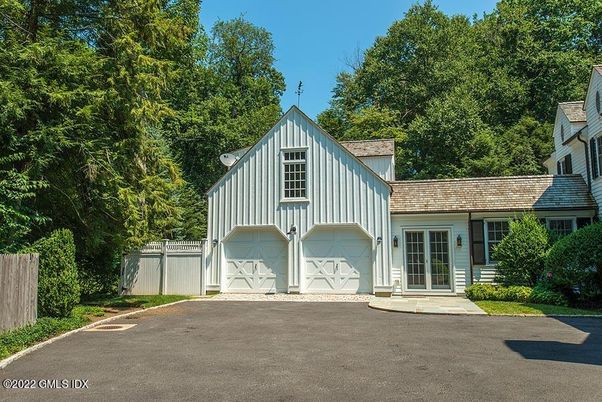 Attached, Exterior, Facade, Farmhouse