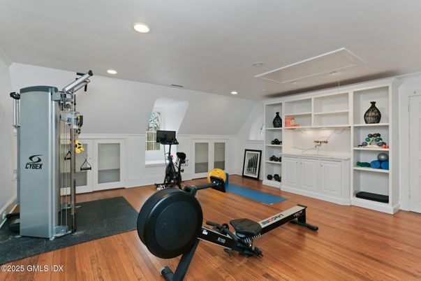 Fitness Equipment, Interior, Recessed Lighting, Wood Texture Flooring