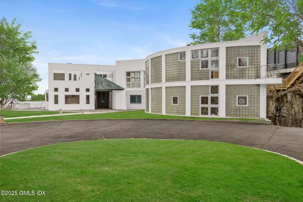 Backyard, Exterior, Facade, Modern