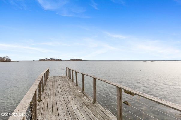 Exterior, Lake