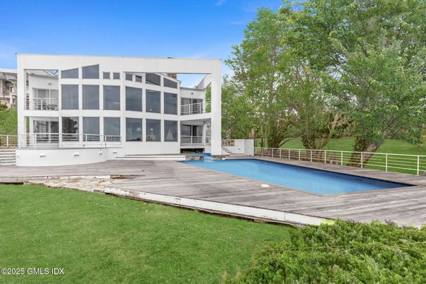 Backyard, Exterior, Facade, Pool, Modern