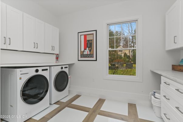 Interior, Washer, Wood Texture Flooring