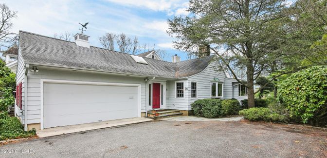Attached, Exterior, Facade, Cape Cod