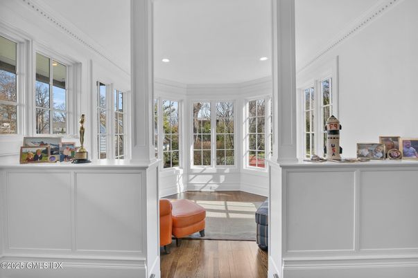 Interior, Recessed Lighting, Sun Room, Wood Texture Flooring