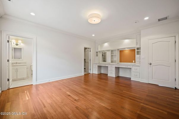Bathroom, Interior, Recessed Lighting, Wood Texture Flooring