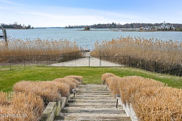 Exterior, Lake