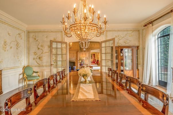 Chandelier, Interior