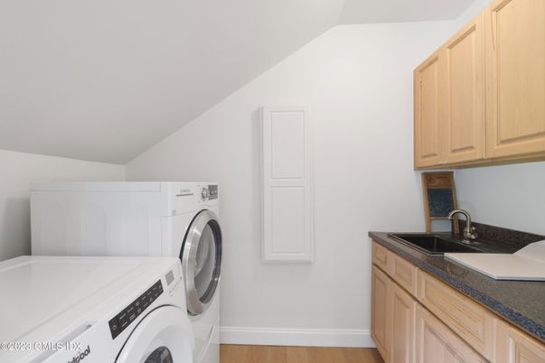 Interior, Washer, Wood Texture Flooring
