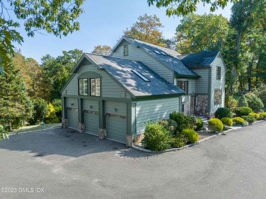 Attached, Exterior, Facade, Farmhouse