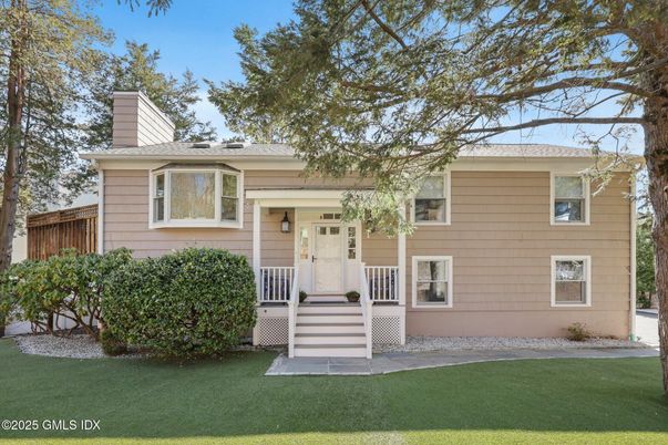 Exterior, Facade, Raised Ranch