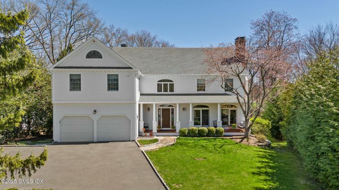 Attached, Exterior, Facade, Farmhouse