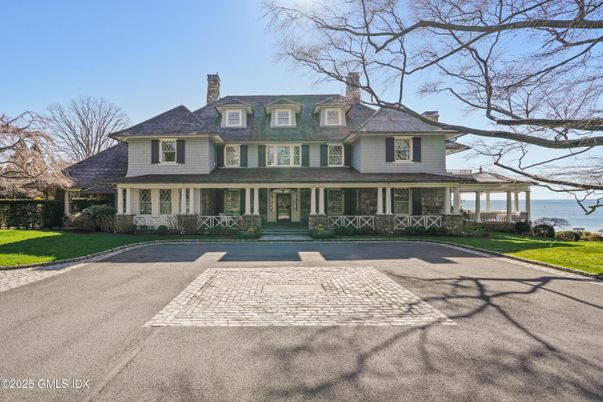 Exterior, Facade, American Foursquare