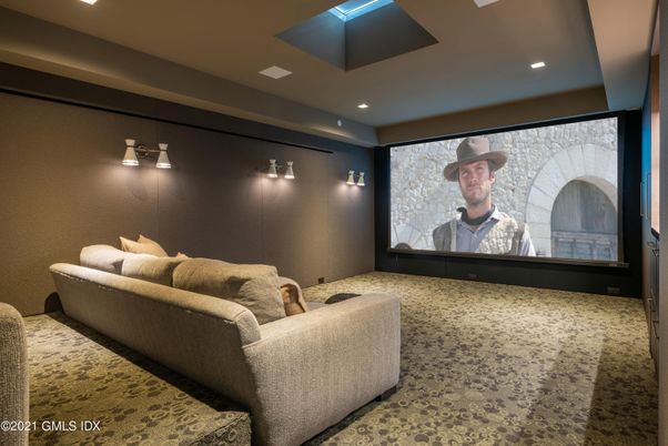 Interior, Projection Screen, Recessed Lighting, Theatre Room