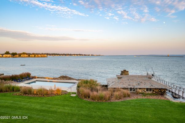 Exterior, Lake
