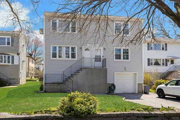 Attached, Exterior, Facade, Rowhouse