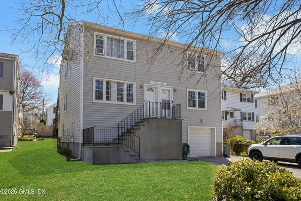 Attached, Exterior, Facade, Rowhouse
