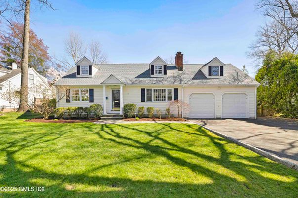 Attached, Exterior, Facade, Cape Cod