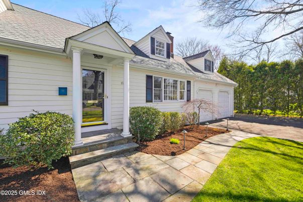Attached, Exterior, Facade, Cape Cod