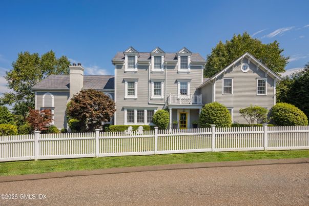 Exterior, Facade, Farmhouse