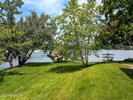 Exterior, Lake