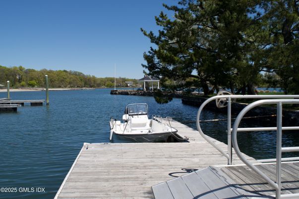 Exterior, Lake