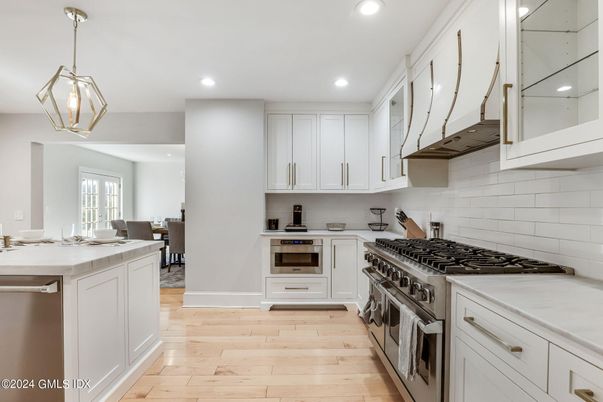 Dining room, Interior, Kitchen, Pendant Lights, Recessed Lighting, Stainless Steel Appliances, Wood Texture Flooring