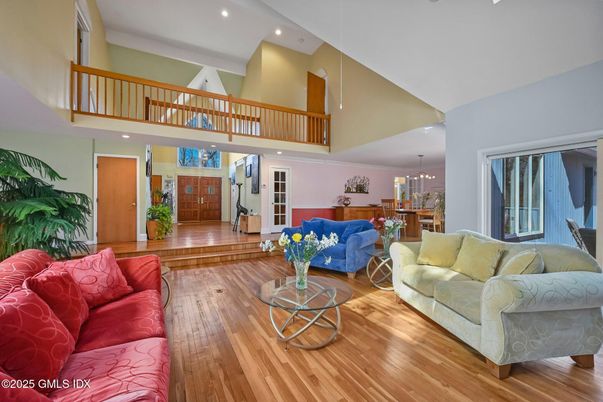 Interior, Living room, Pendant Lights, Recessed Lighting, Wood Texture Flooring