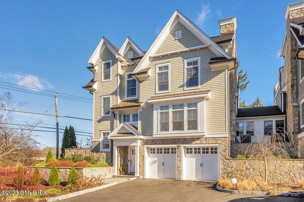 Attached, Exterior, Facade, Queen Anne Victorian