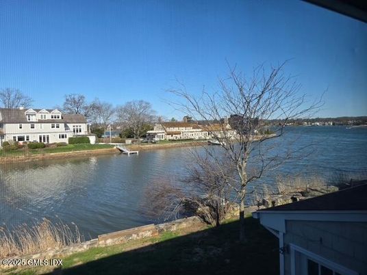 Exterior, Lake