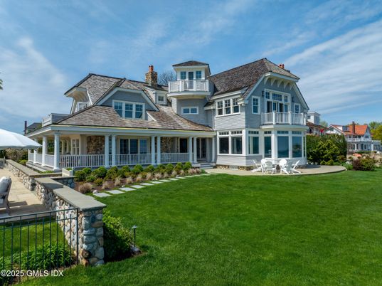 Backyard, Exterior, Facade, Queen Anne Victorian