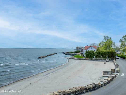 Exterior, Lake
