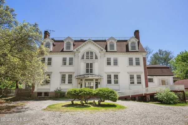 Exterior, Facade, Georgian