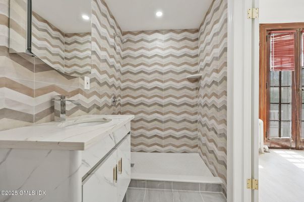 Bathroom, Interior, Recessed Lighting