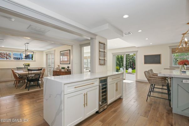Dining room, Interior, Kitchen, Pendant Lights, Recessed Lighting, Wood Texture Flooring