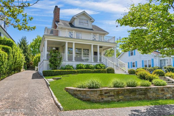 Exterior, Facade, American Foursquare