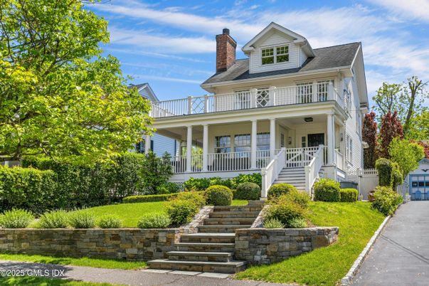 Exterior, Facade, American Foursquare