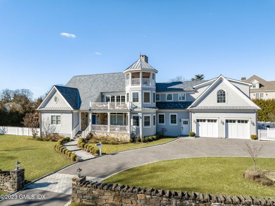 Attached, Exterior, Facade, Farmhouse