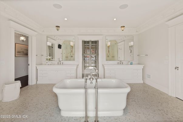 Bathroom, Dual Sink Vanities, Free Standing Baths, Interior, Recessed Lighting