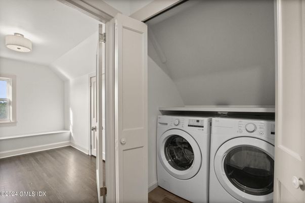 Interior, Utility Closets, Washer, Wood Texture Flooring