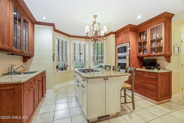 Chandelier, Interior, Kitchen, Recessed Lighting, Stainless Steel Appliances