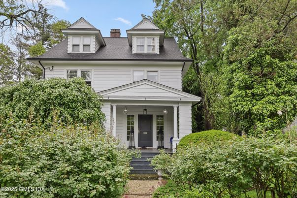 Exterior, Facade, American Foursquare