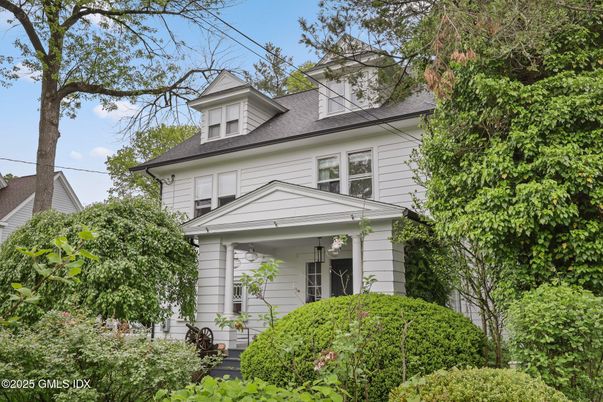 Exterior, Facade, American Foursquare