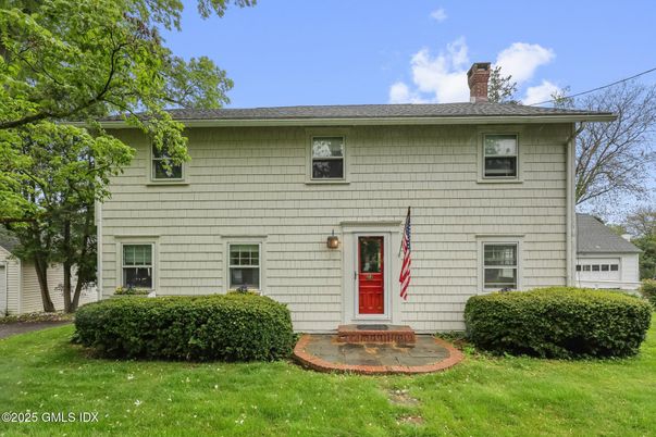 Exterior, Facade, Raised Ranch