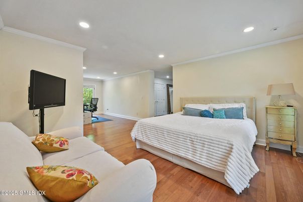 Bedroom, Fitness Equipment, Interior, Recessed Lighting, Wood Texture Flooring