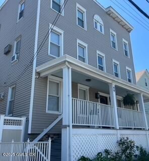 Exterior, Facade, Rowhouse