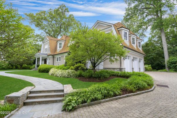 Attached, Exterior, Facade, Queen Anne Victorian