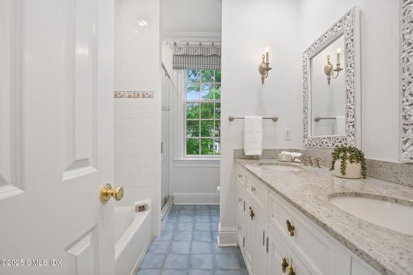 Bathroom, Dual Sink Vanities, Interior